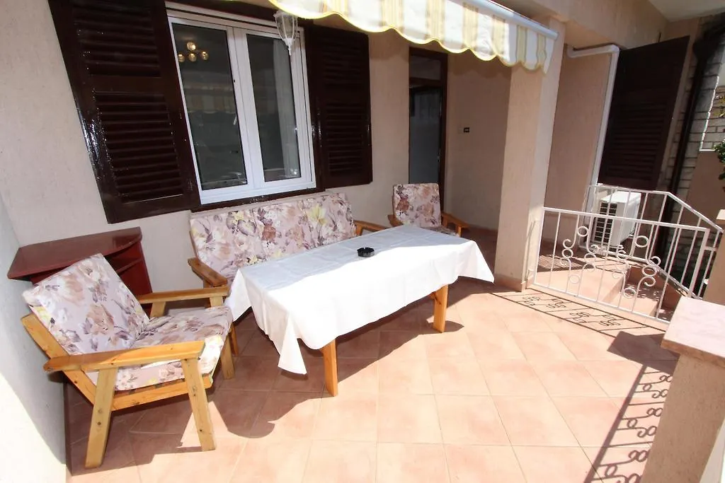 Guest House Aurora Ρόβινι