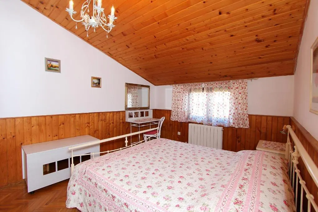Guest House Aurora Ρόβινι