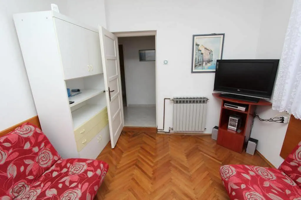 Guest House Aurora Ρόβινι