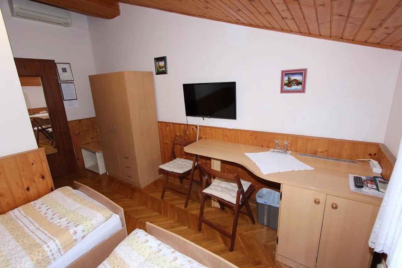 Guest House Aurora Ρόβινι